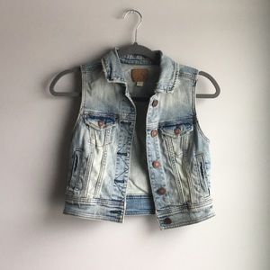 American Eagle Jean Vest